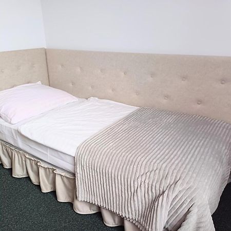 Hotel I Restauracja Borowianka Остров Велкополски Екстериор снимка