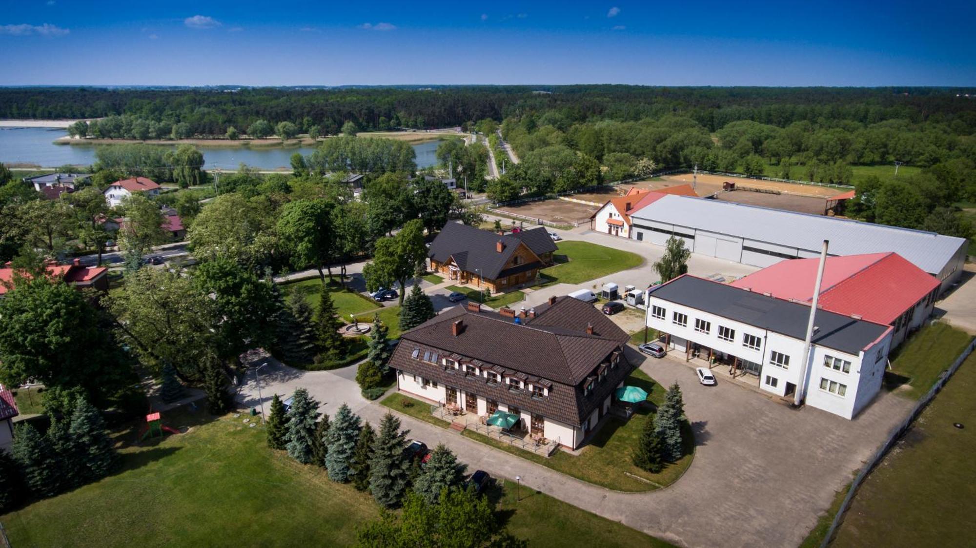 Hotel I Restauracja Borowianka Остров Велкополски Екстериор снимка