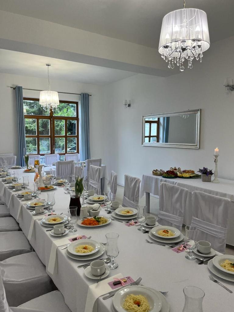Hotel I Restauracja Borowianka Остров Велкополски Екстериор снимка