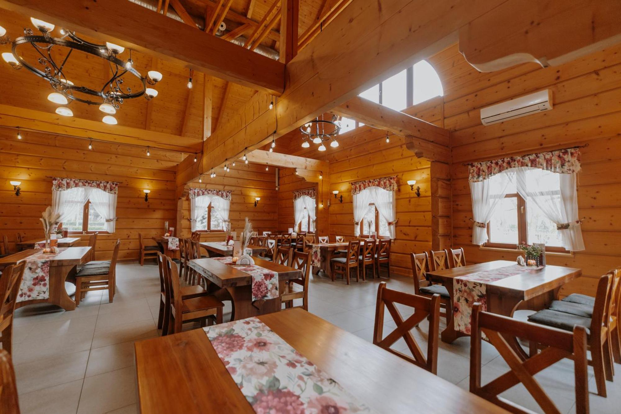 Hotel I Restauracja Borowianka Остров Велкополски Екстериор снимка