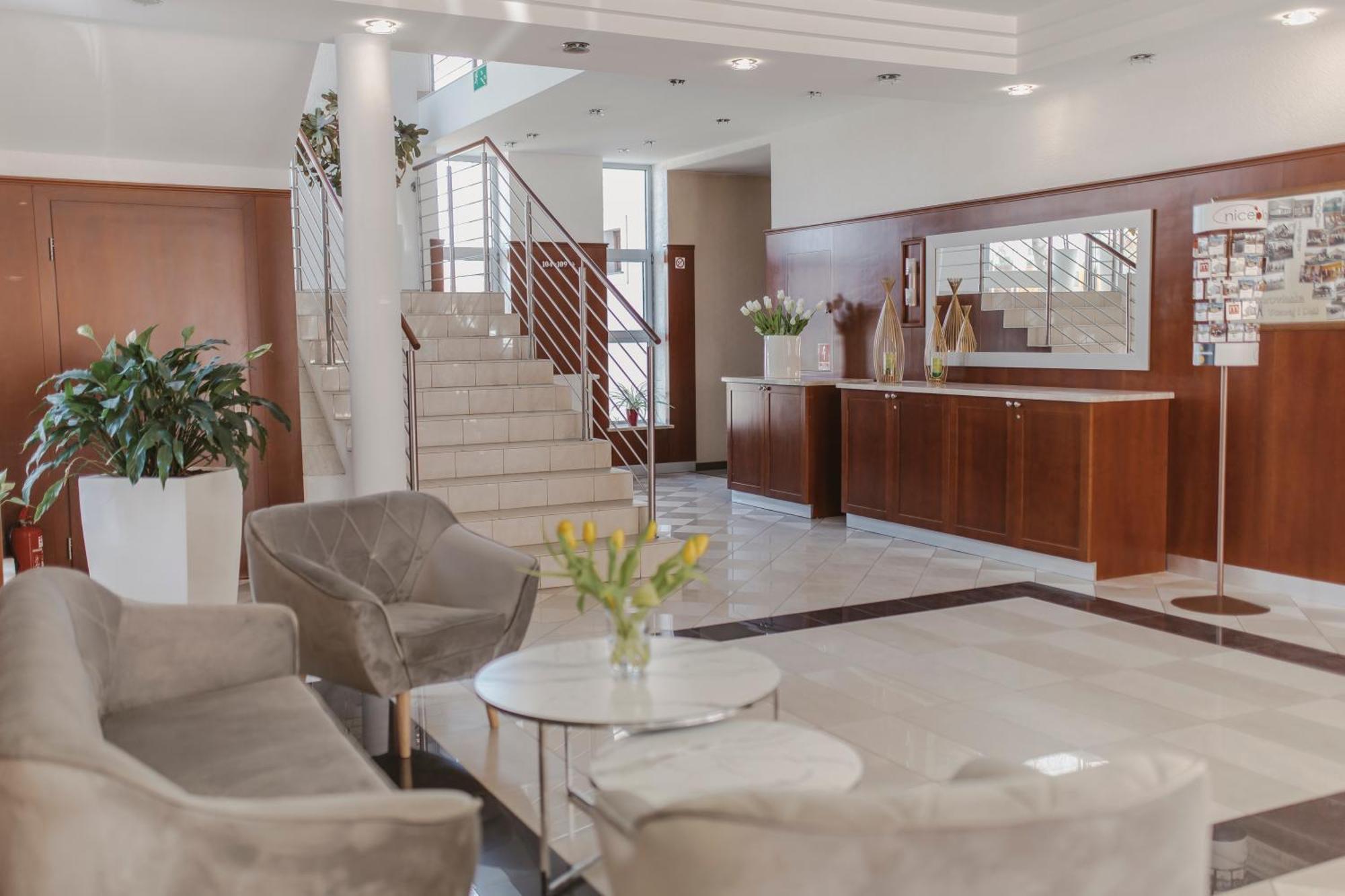 Hotel I Restauracja Borowianka Остров Велкополски Екстериор снимка