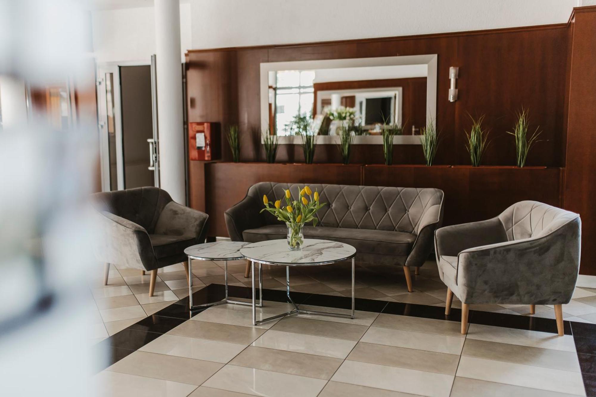 Hotel I Restauracja Borowianka Остров Велкополски Екстериор снимка
