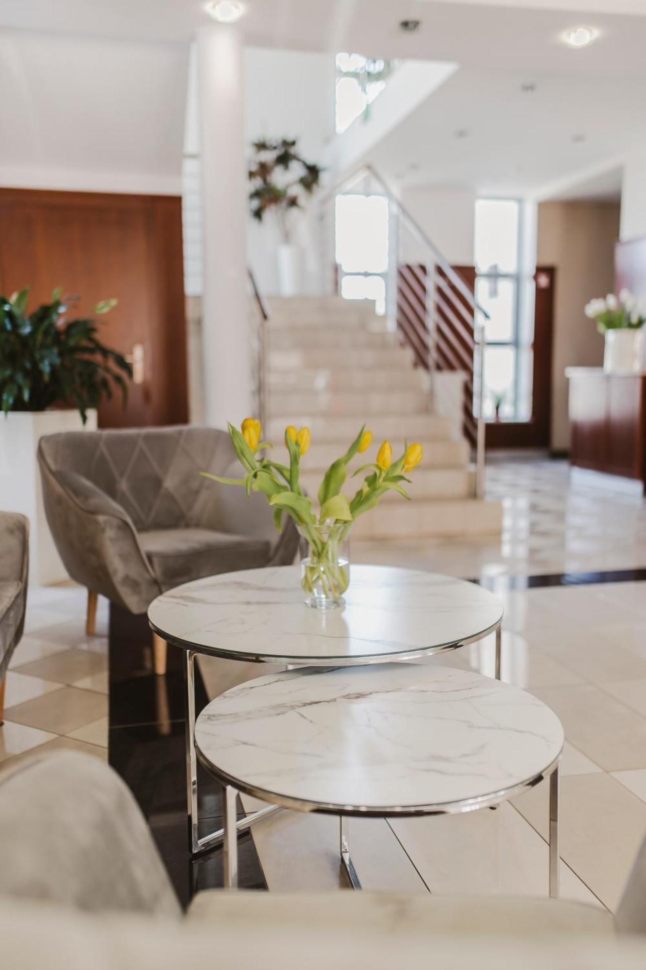 Hotel I Restauracja Borowianka Остров Велкополски Екстериор снимка