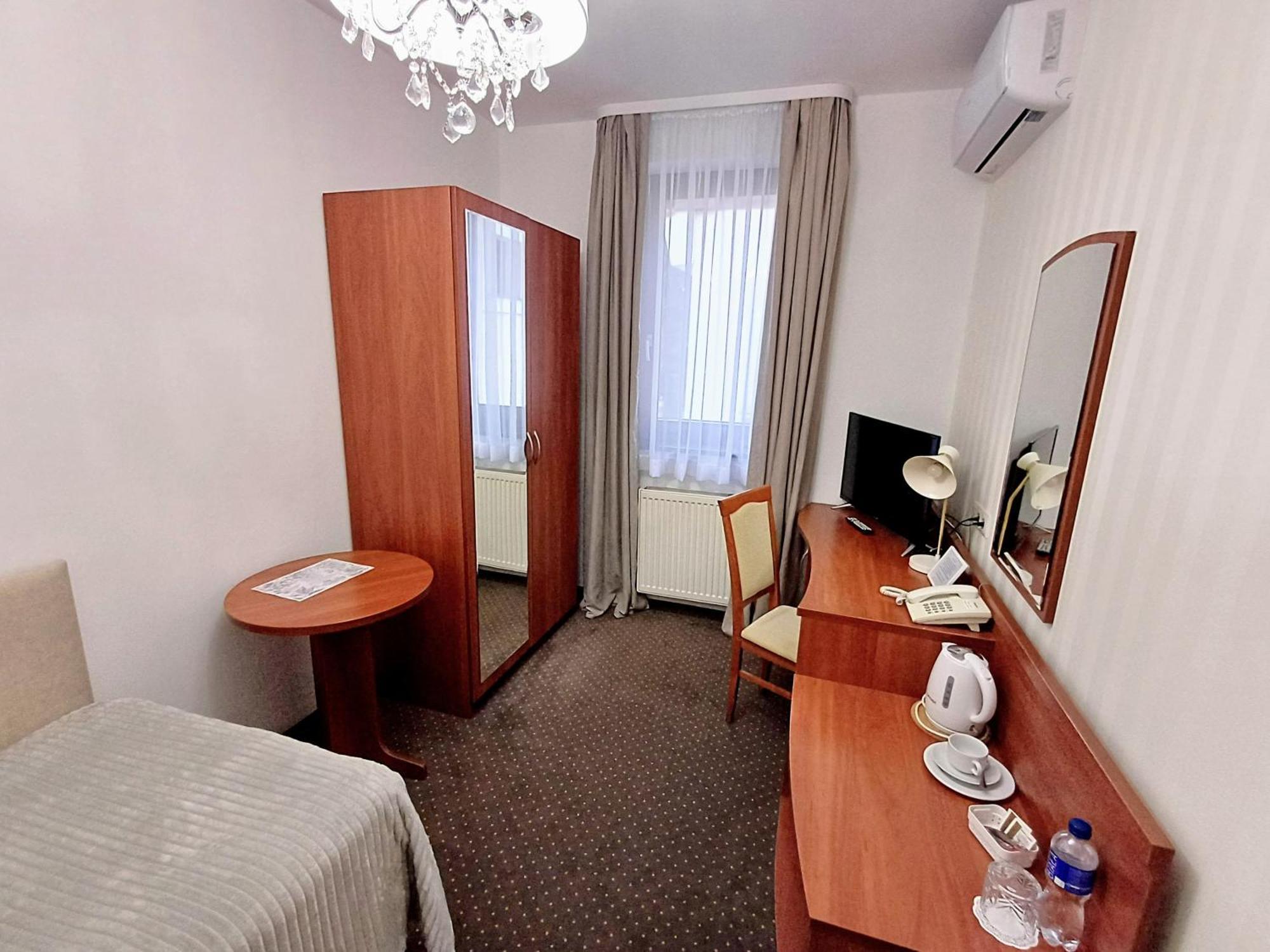 Hotel I Restauracja Borowianka Остров Велкополски Екстериор снимка