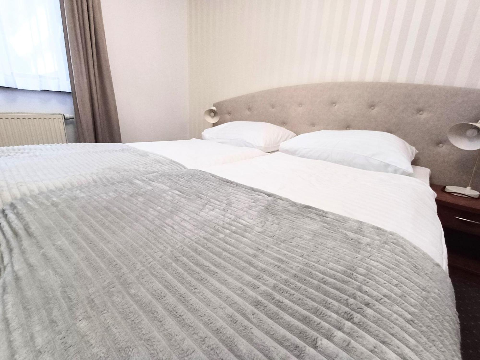Hotel I Restauracja Borowianka Остров Велкополски Екстериор снимка