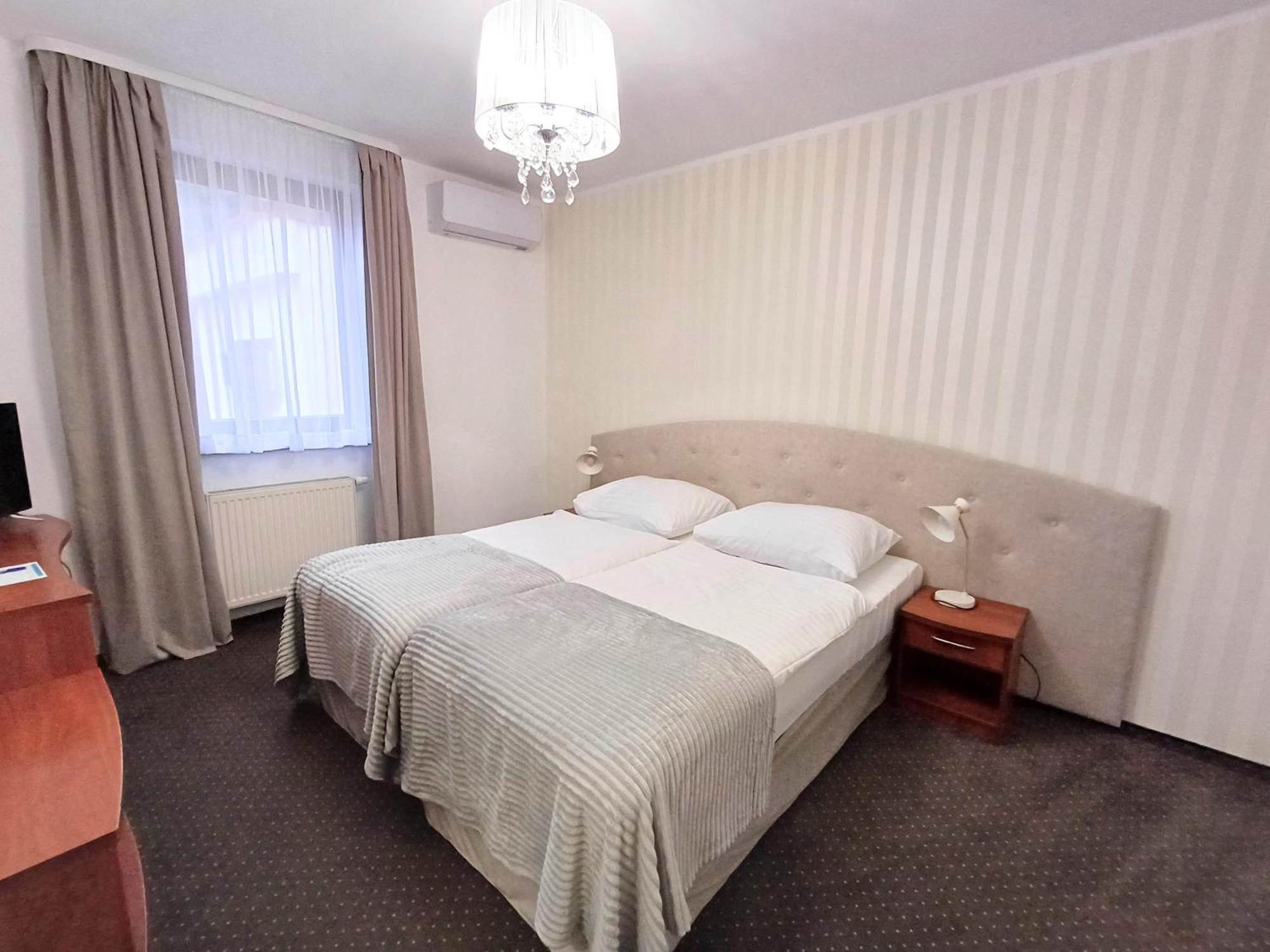 Hotel I Restauracja Borowianka Остров Велкополски Екстериор снимка
