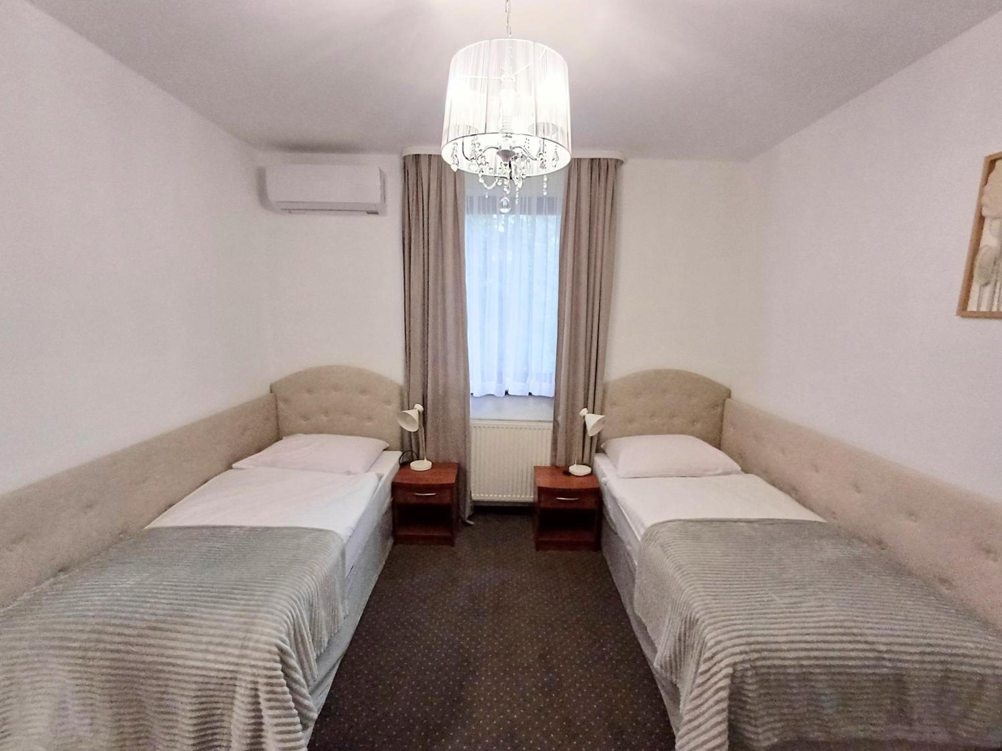 Hotel I Restauracja Borowianka Остров Велкополски Екстериор снимка