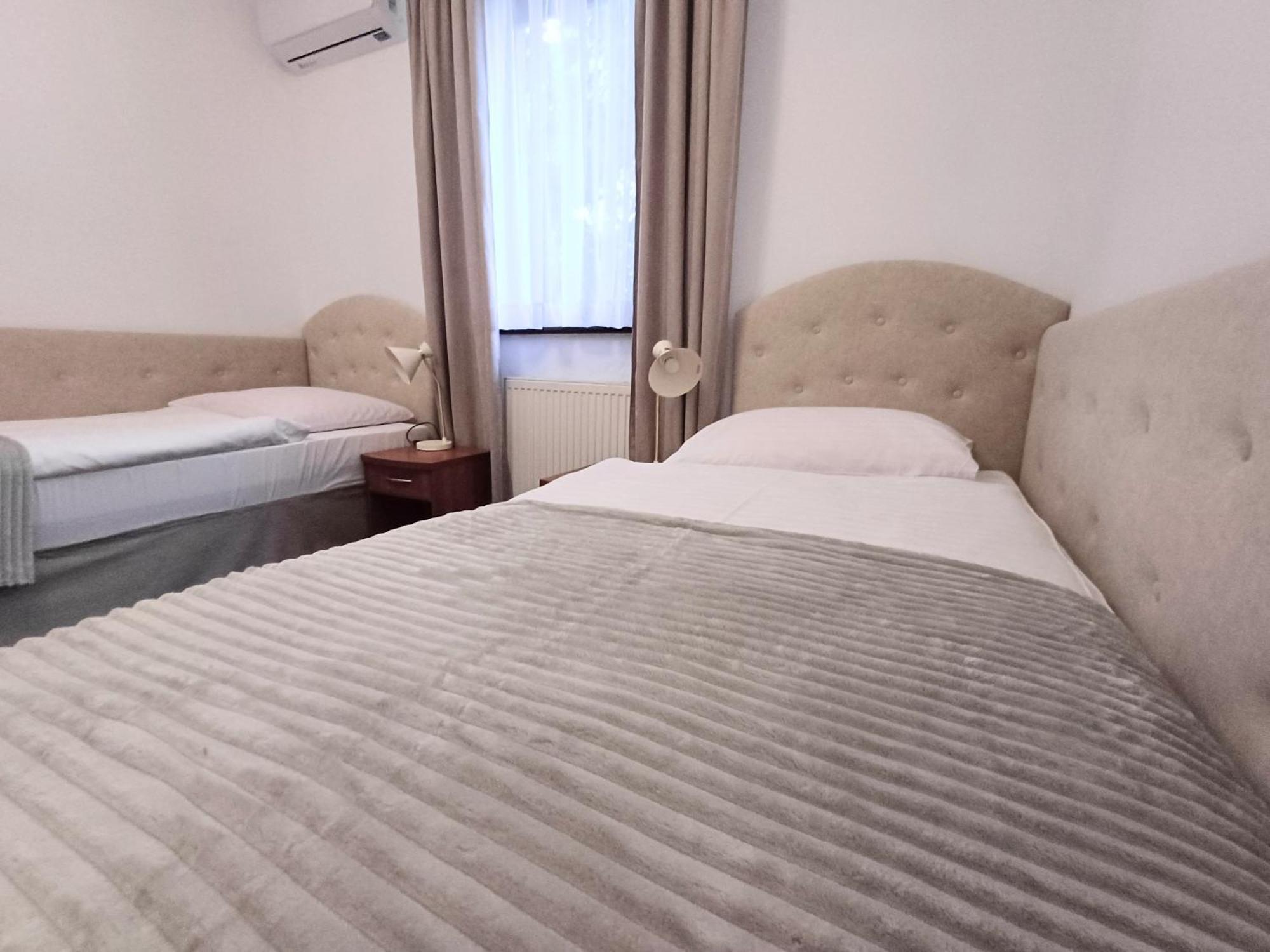 Hotel I Restauracja Borowianka Остров Велкополски Екстериор снимка