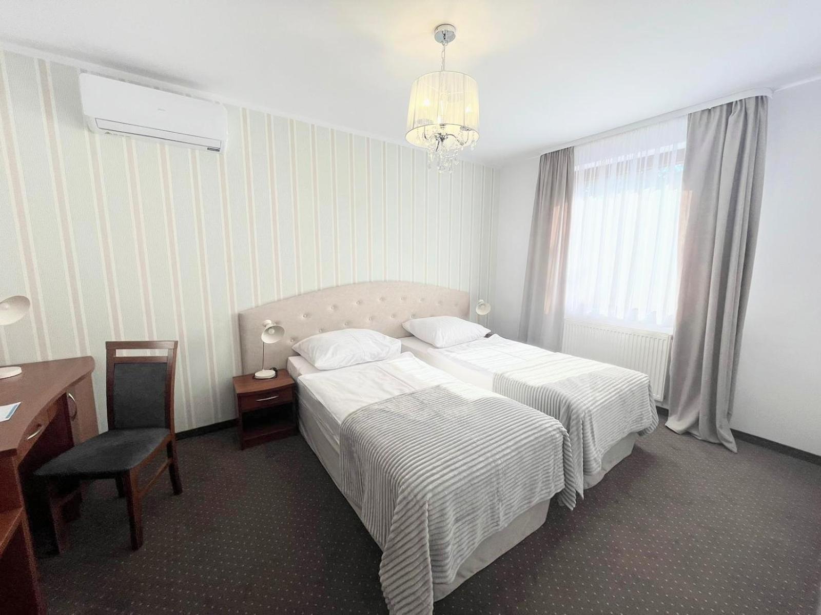 Hotel I Restauracja Borowianka Остров Велкополски Екстериор снимка