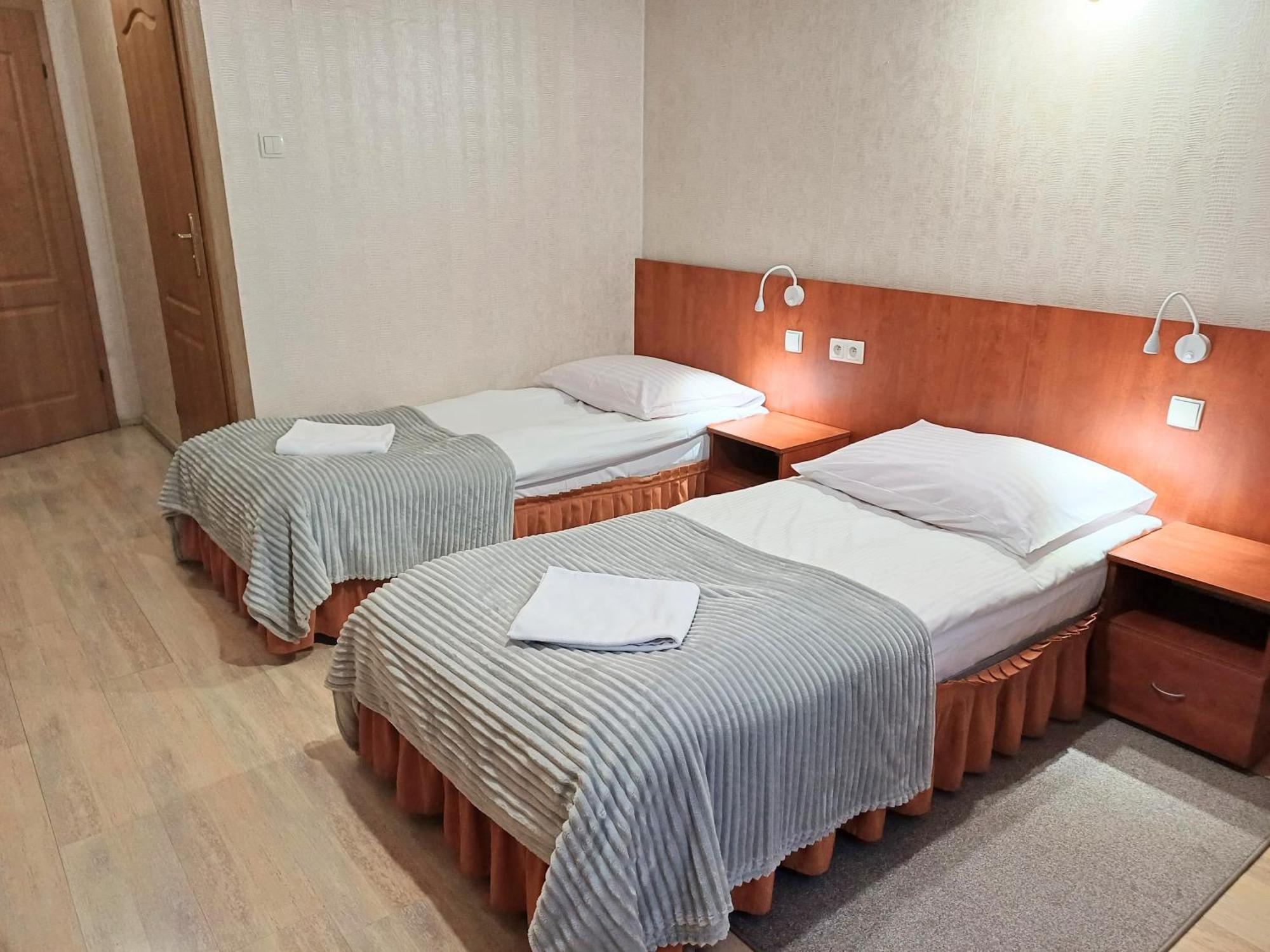 Hotel I Restauracja Borowianka Остров Велкополски Екстериор снимка