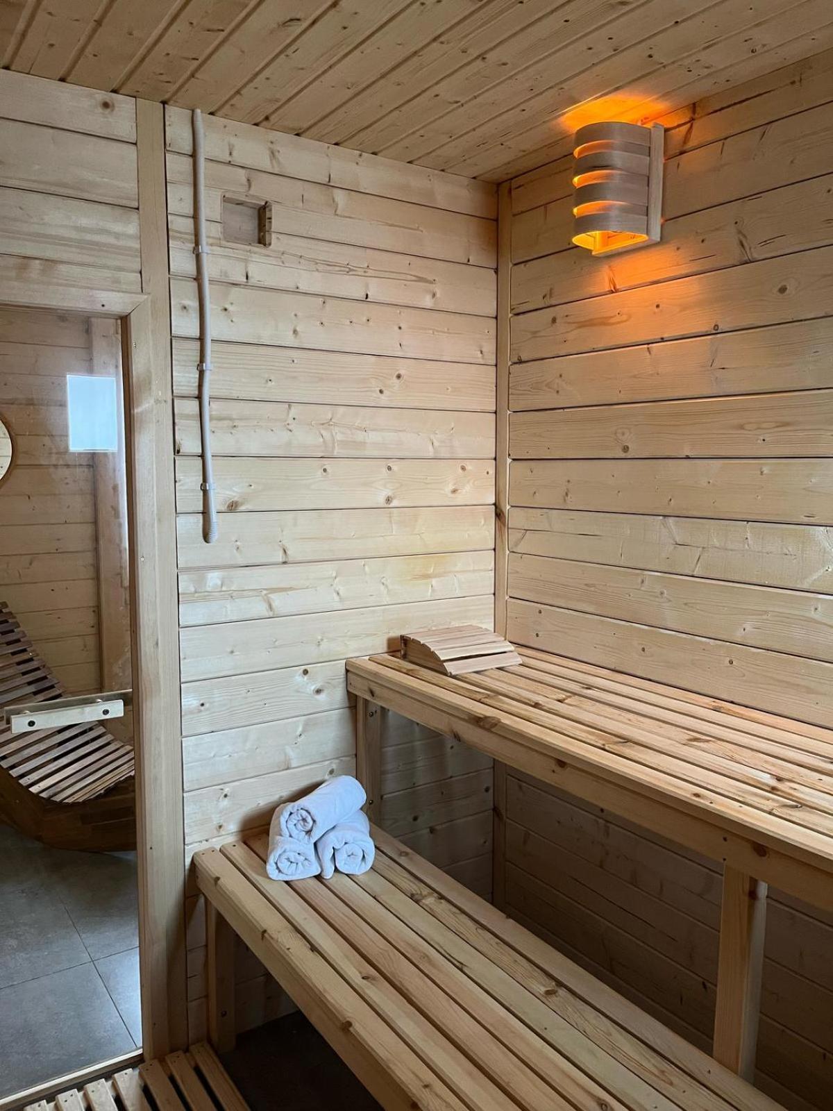 Hotel I Restauracja Borowianka Остров Велкополски Екстериор снимка