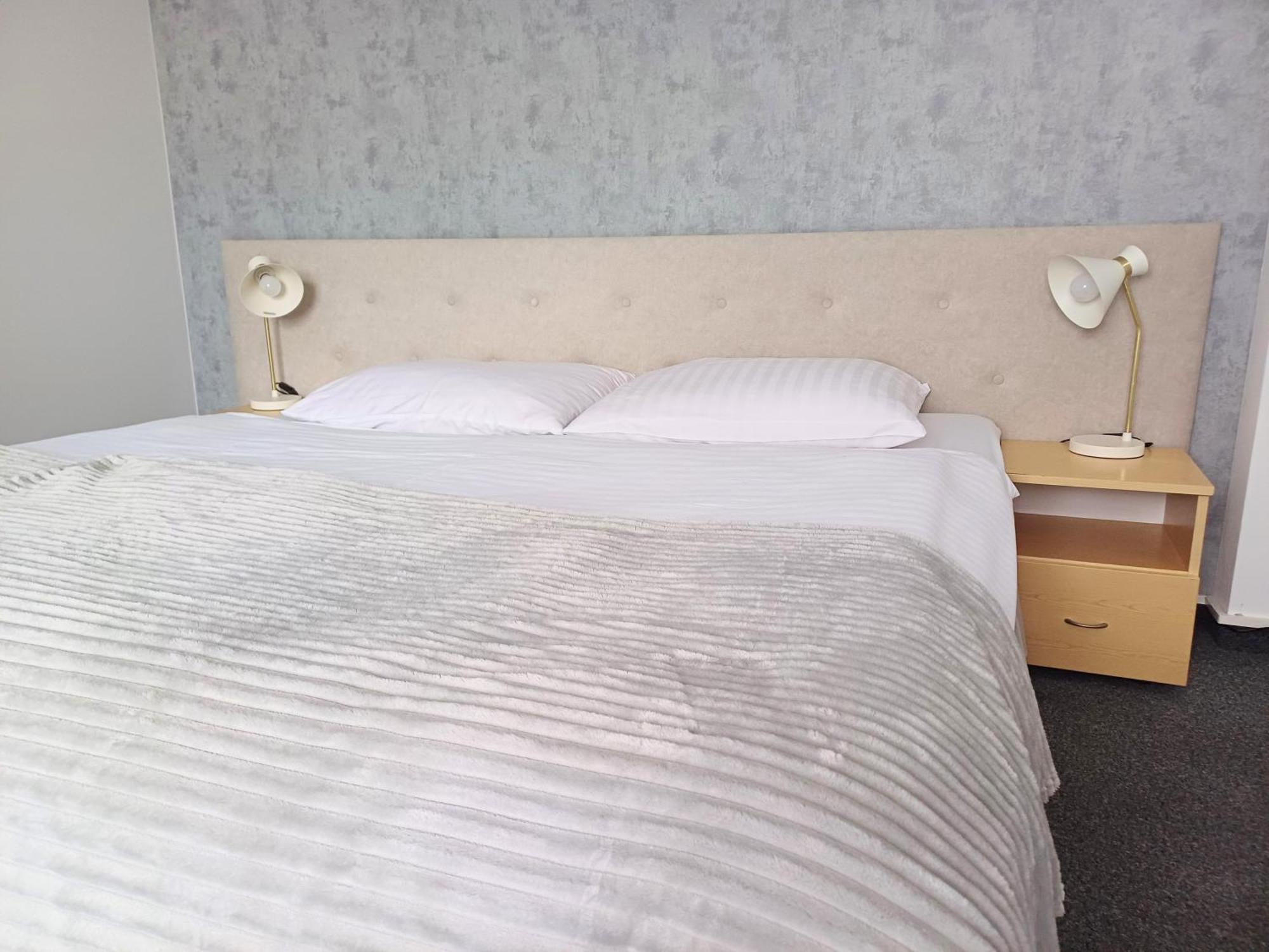 Hotel I Restauracja Borowianka Остров Велкополски Екстериор снимка