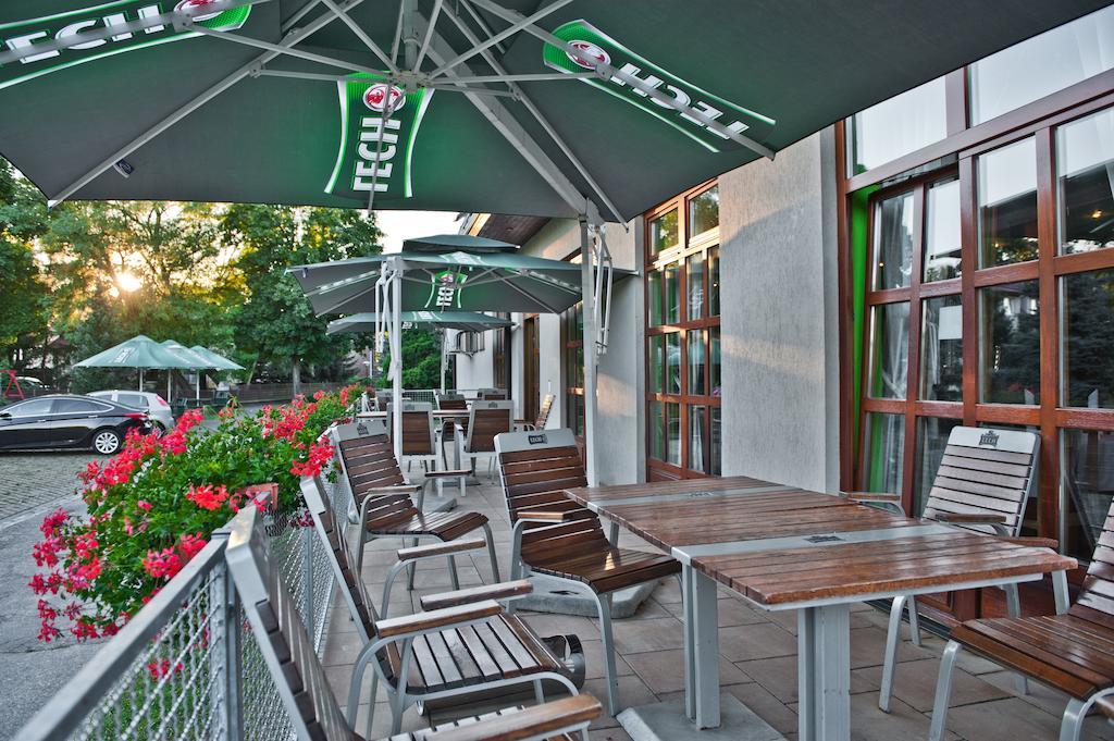 Hotel I Restauracja Borowianka Остров Велкополски Екстериор снимка